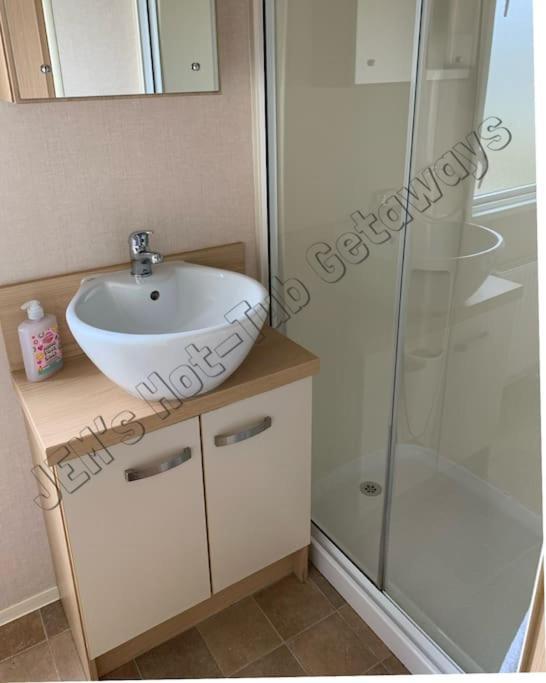 Jems Hot-Tub Getaways 8 Berth At Tattershall Lakes Dış mekan fotoğraf